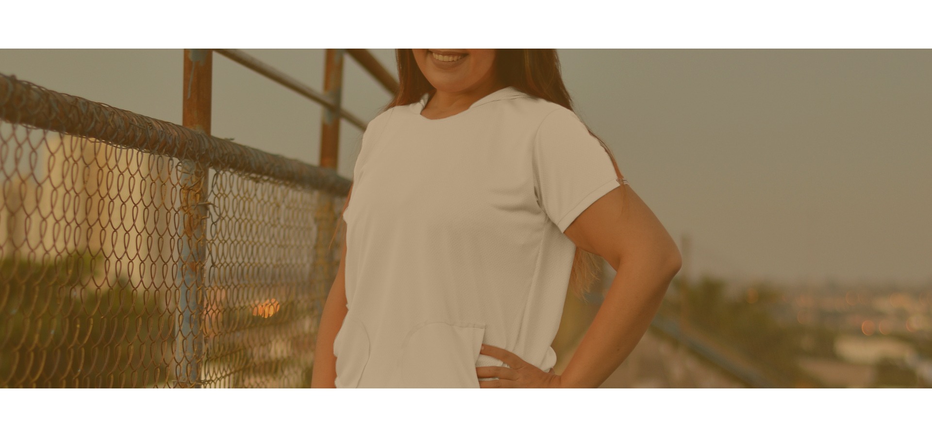 Blusa manga curta capuz plus size-Branco