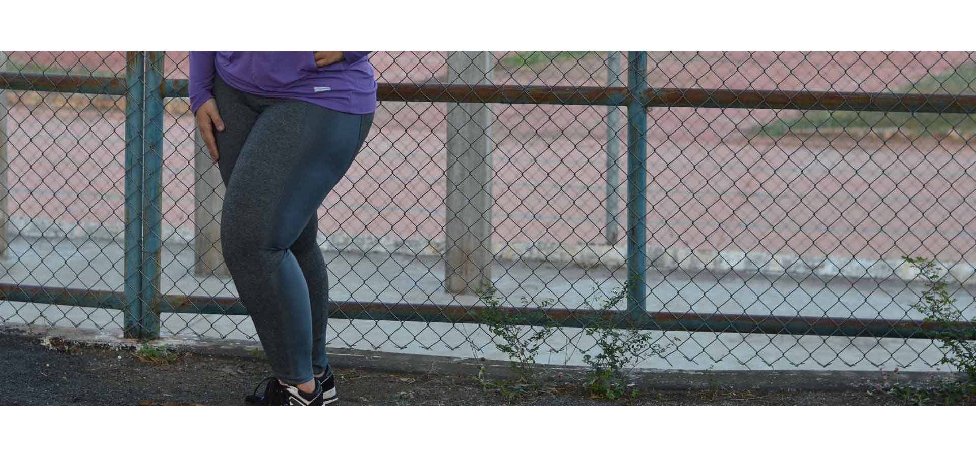 Legging com recortes brilho plus size-Cinza