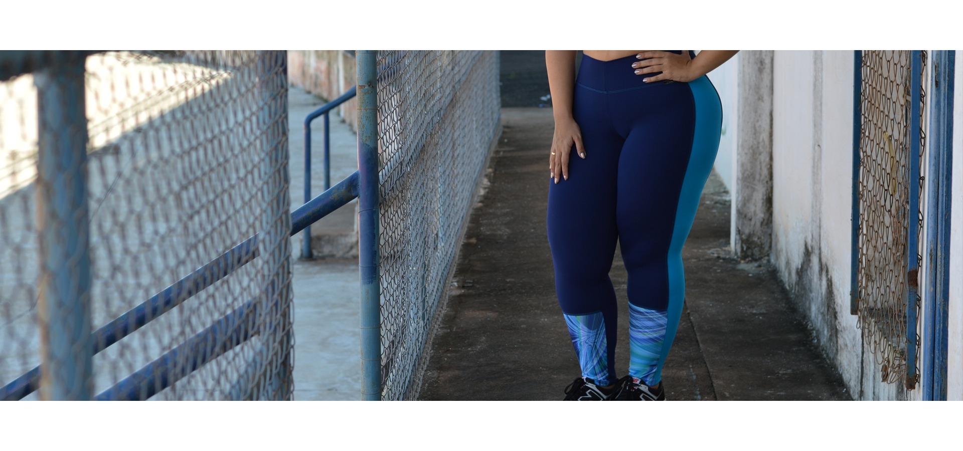 Legging plus size com recortes estampados-Marinho