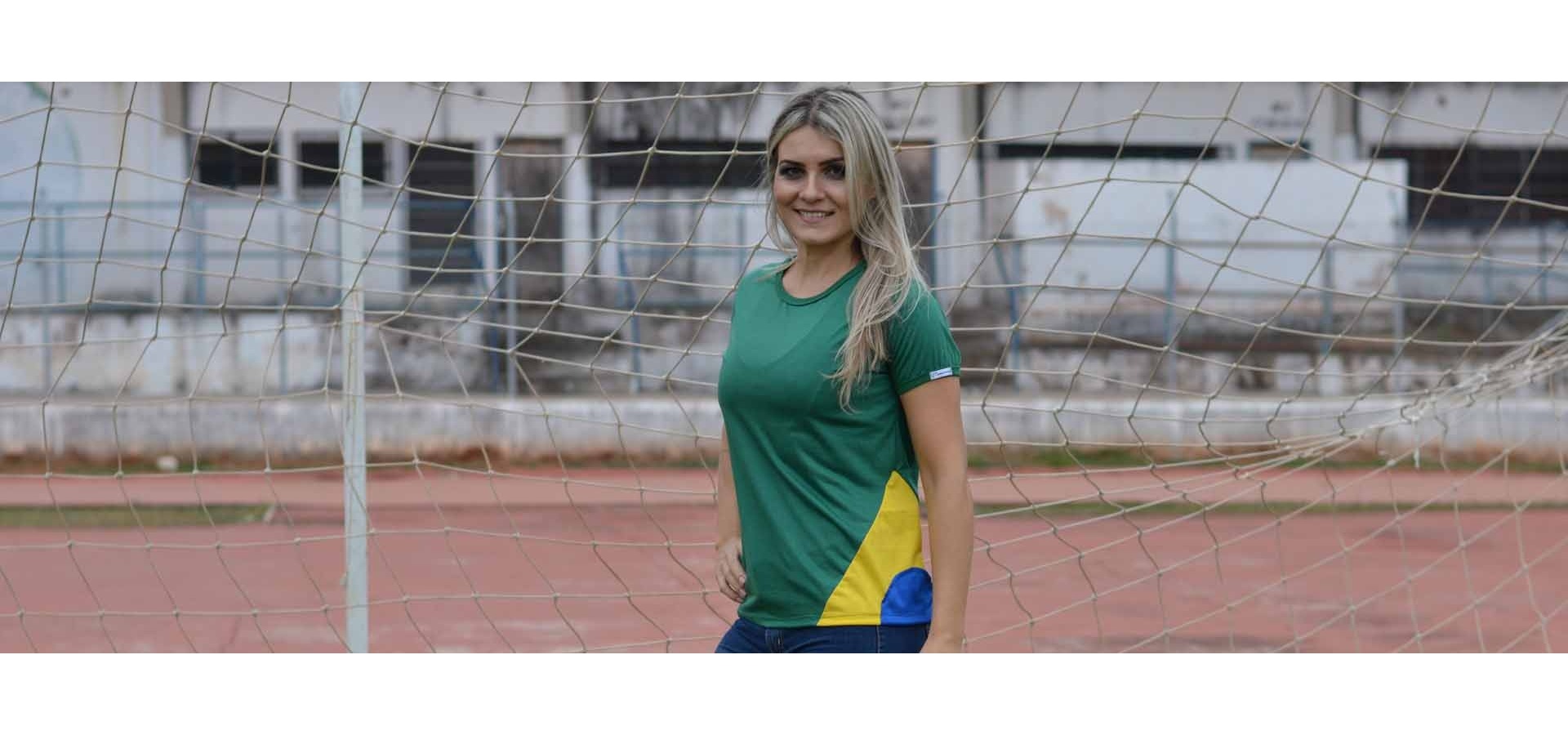 T-Shirt Brasil com bandeira lateral-Verde