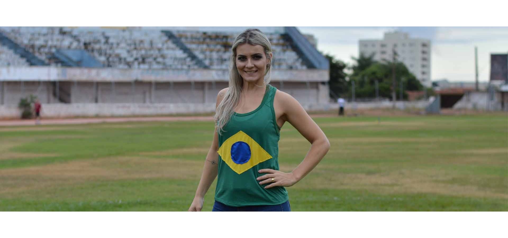 T-Shirt Brasil nadador com bandeira customizada-Verde