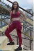 Legging fitness com recortes em veludo-vinho